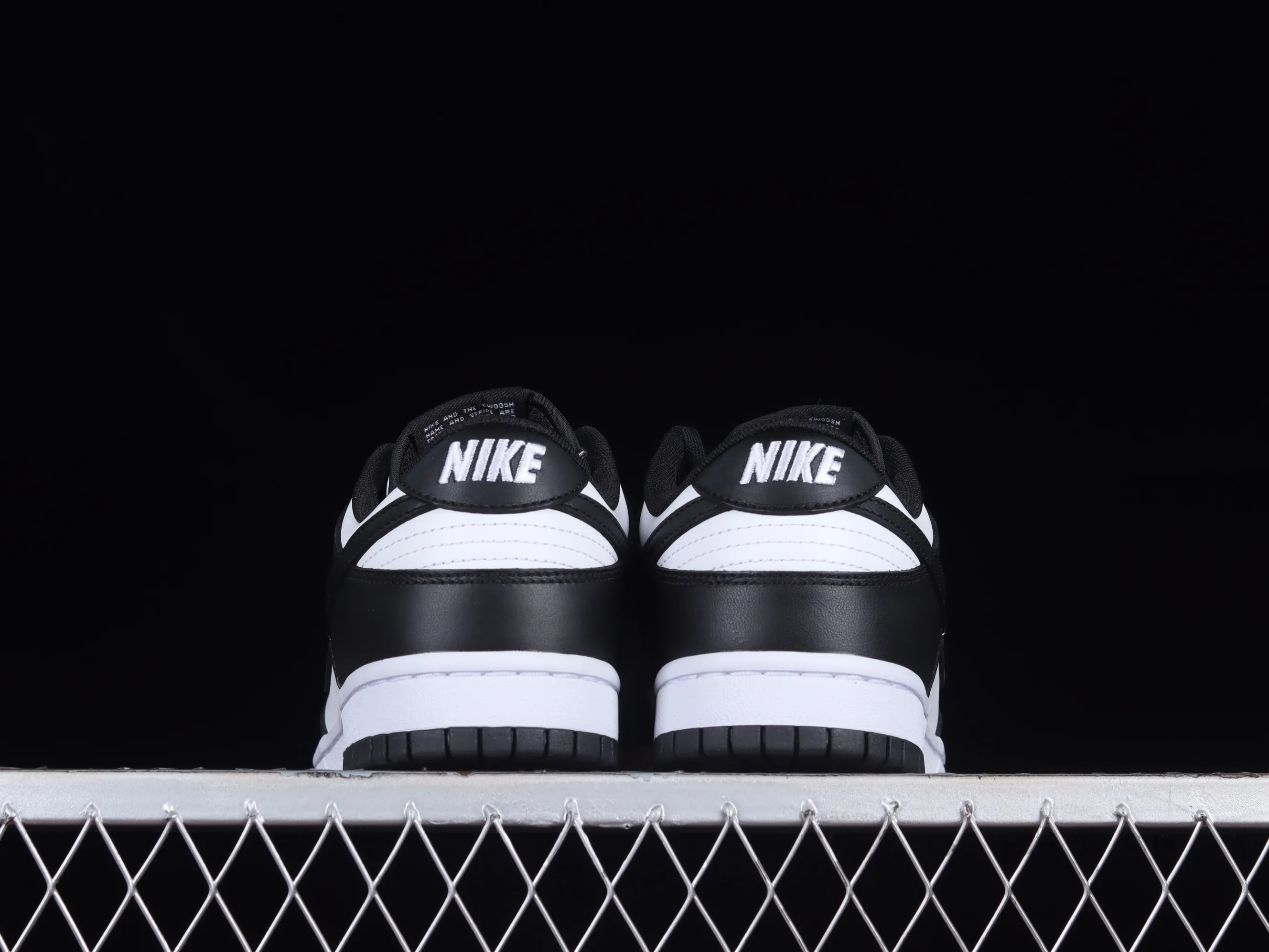 All categories Nk SB Dunk series Nk SB Dunk Low low-top sneakers M version Nk SB Dunk Low black and white panda SB smashed backboard fashion casual sneakers DD1391-100
